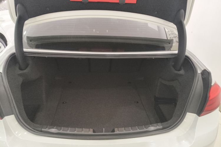 宝马3系 2019款 320Li 时尚型机舱底盘23