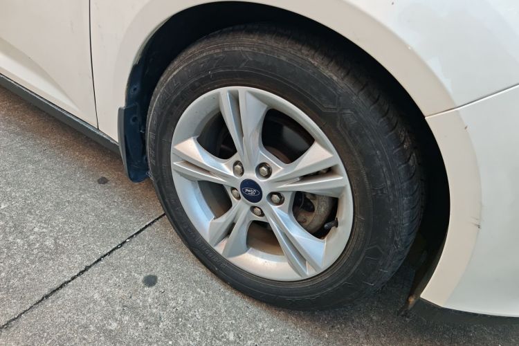 福特 福克斯 2018款 三厢经典 1.6L 自动舒适型智行版车身外观6007