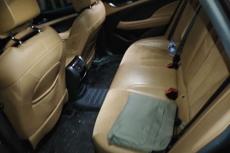 别克 君越 2016款 28T 豪华型中控内饰21