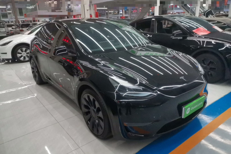 特斯拉 Model Y 2022款 Performance高性能全轮驱动版车身外观3