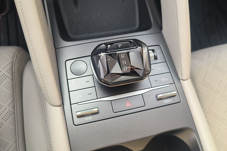 比亚迪 元UP 2024款  401KM 活力版中控内饰18