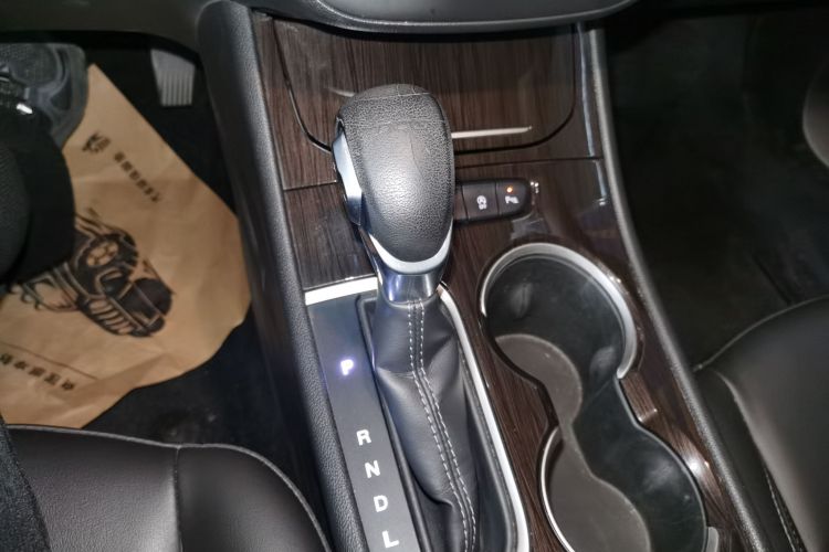 别克 威朗 2018款 三厢 20T 双离合领先型中控内饰18