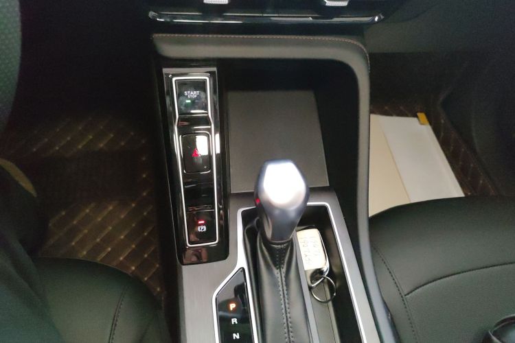 荣威i5 2023款 1.5L CVT豪华版中控内饰18