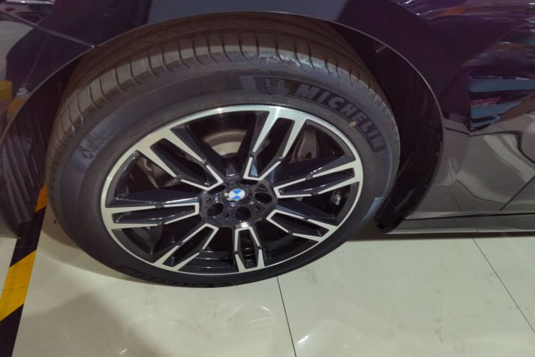 宝马5系 2024款 530Li 领先型 M运动套装车身外观6002