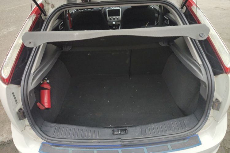 福特 福克斯 2013款 两厢经典 1.8L 手动百万纪念版机舱底盘23