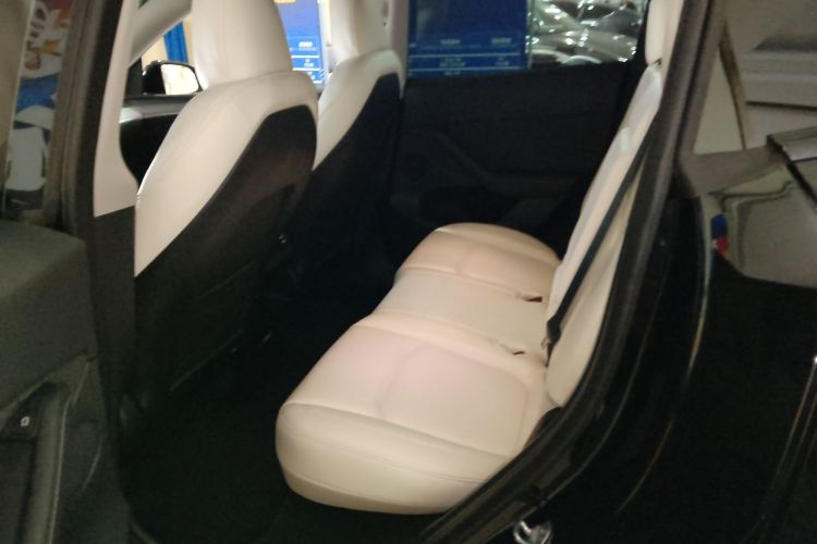 特斯拉 Model Y 2023款 后轮驱动版中控内饰7004