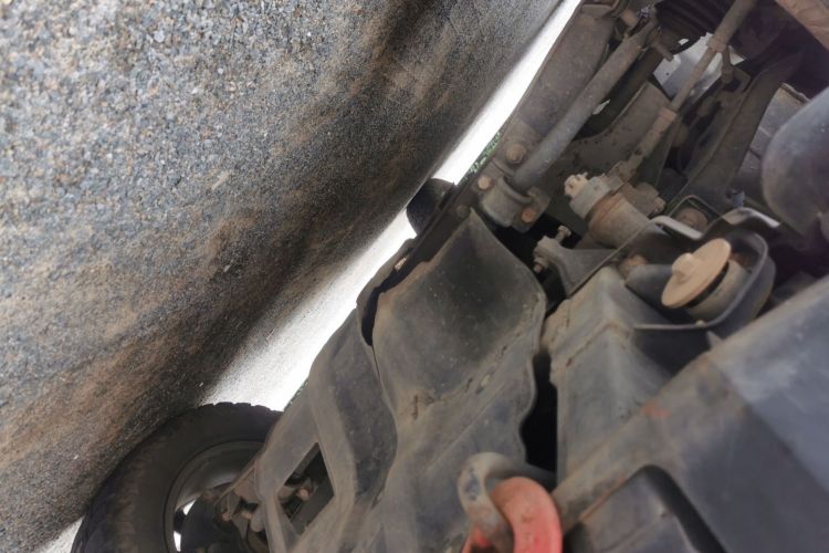 北京BJ40 2017款 40L 2.3T 自动四驱环塔冠军版局部细节9008