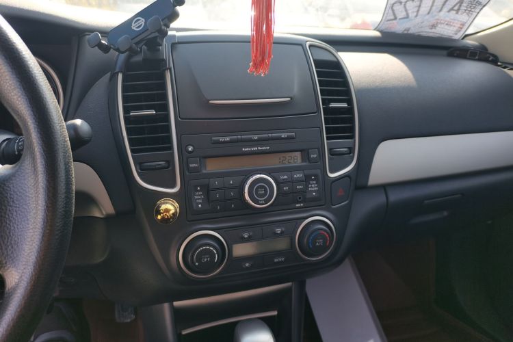 日产 轩逸 2016款 经典 1.6XE 自动领先版中控内饰16
