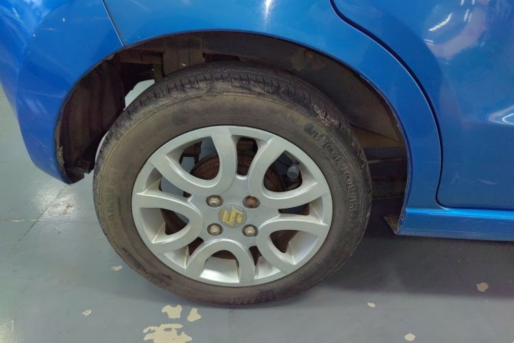 铃木 奥拓 2013款 1.0L 自动豪华型车身外观6008