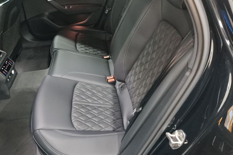 奥迪A6L 2025款 45 TFSI quattro 臻选动感型中控内饰21