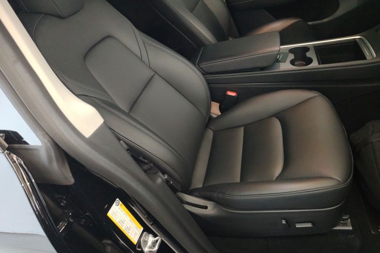 特斯拉 Model Y 2021款 标准续航后驱版局部细节41