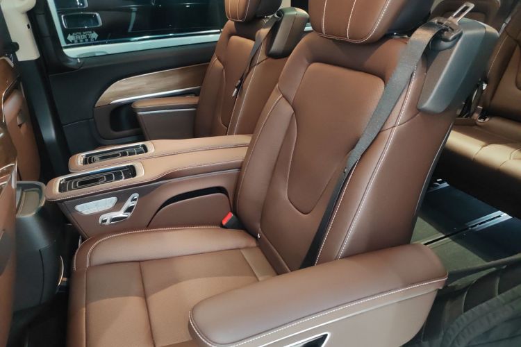 奔驰V级 2022款 V 260 尊贵版中控内饰7004