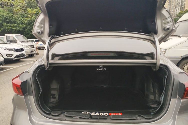 长安 逸动 2023款 畅享版 PLUS 蓝鲸NE 1.4T GDI DCT尊贵版机舱底盘23