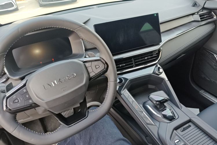 领克06 2023款 Remix 1.5T 劲Halo中控内饰12