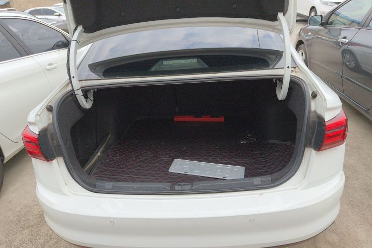 大众 宝来 2019款 改款 1.5L 手动时尚型 国V机舱底盘23