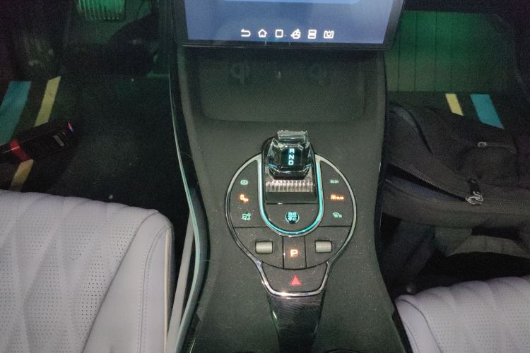 比亚迪 海豹 2022款 550km 标准续航后驱版尊贵型中控内饰18