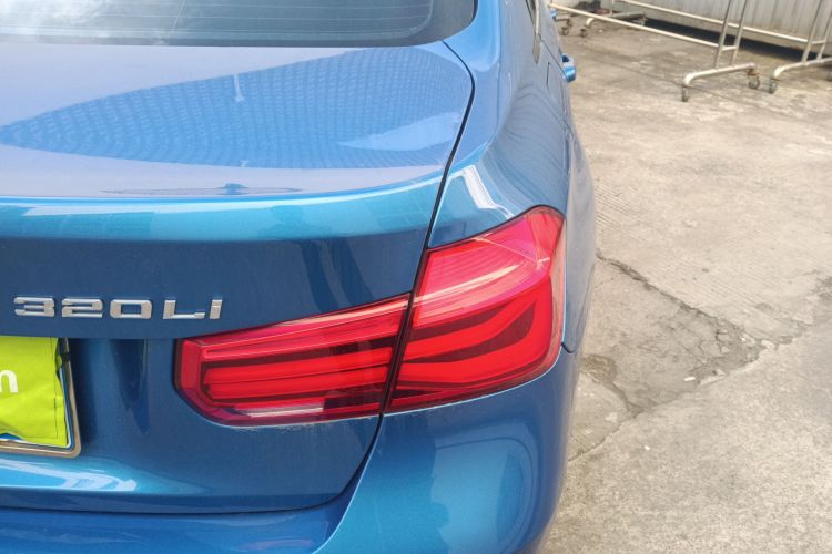 宝马3系 2019款 320Li M运动套装车身外观9