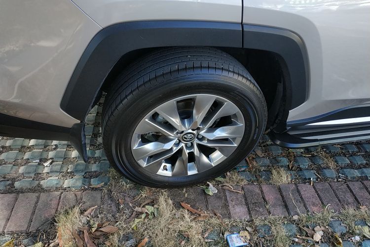 丰田 威兰达 2020款 双擎 2.5L E-CVT两驱豪华版车身外观6003