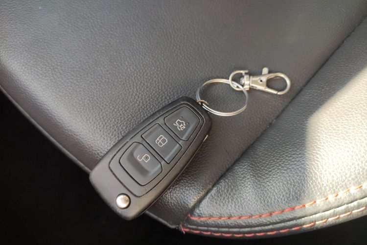 福特 福克斯 2017款 两厢 1.6L 自动舒适型智行版中控内饰11