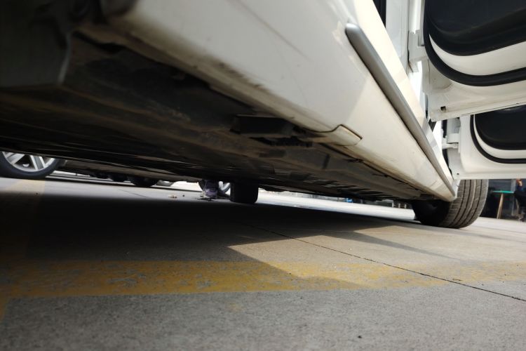 奔驰C级 2019款 C 260 L 运动版局部细节9001