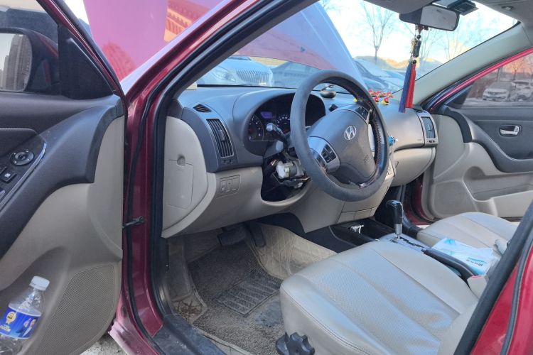 现代 悦动 2011款 1.6L 自动豪华型中控内饰20