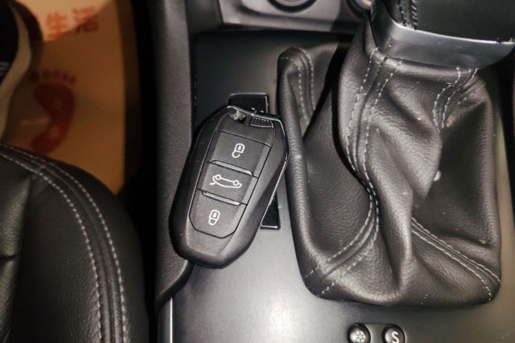 雪铁龙C4L 2016款 1.6T 自动精英型中控内饰7001