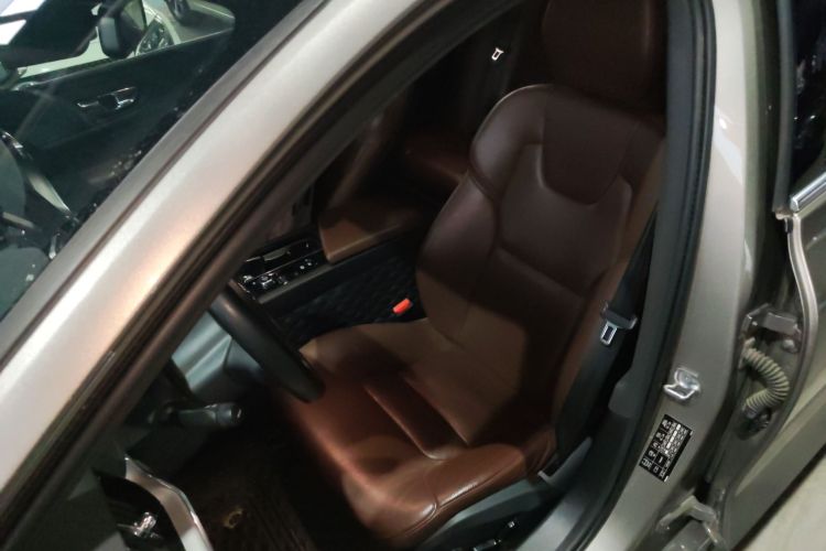 沃尔沃S60 2020款 T4 智逸豪华版中控内饰19