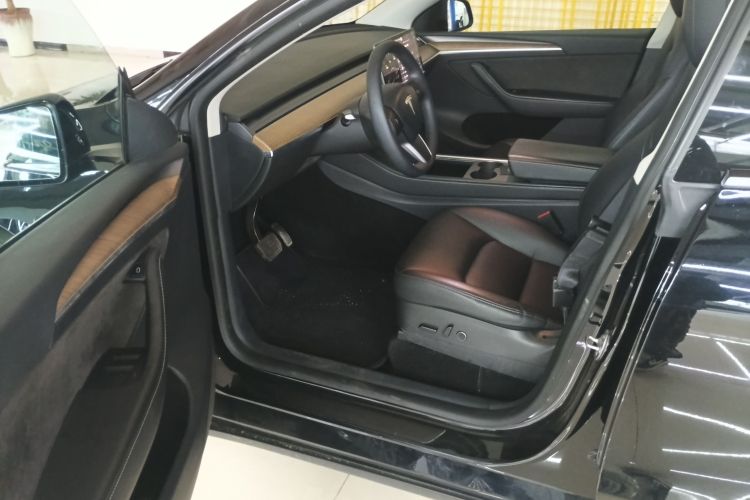 特斯拉 Model Y 2021款 长续航全轮驱动版中控内饰7003