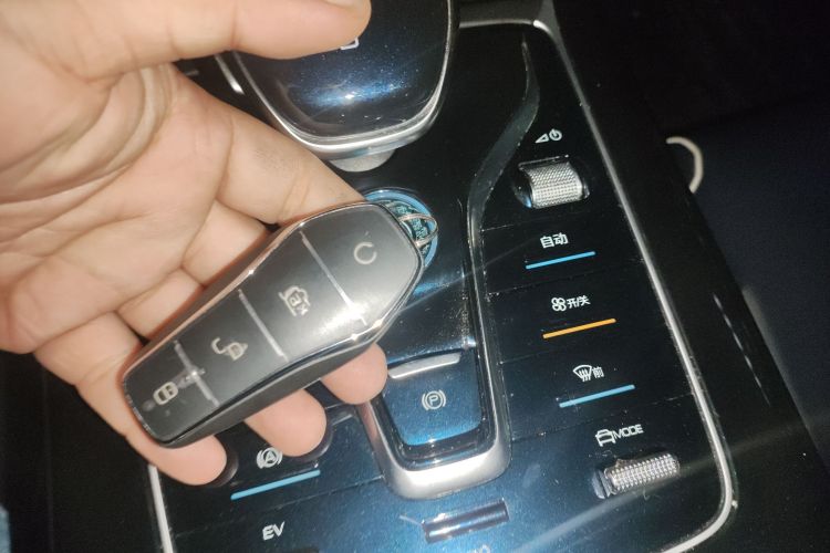 比亚迪 秦PLUS 2021款 DM-i 55KM 旗舰型中控内饰7001