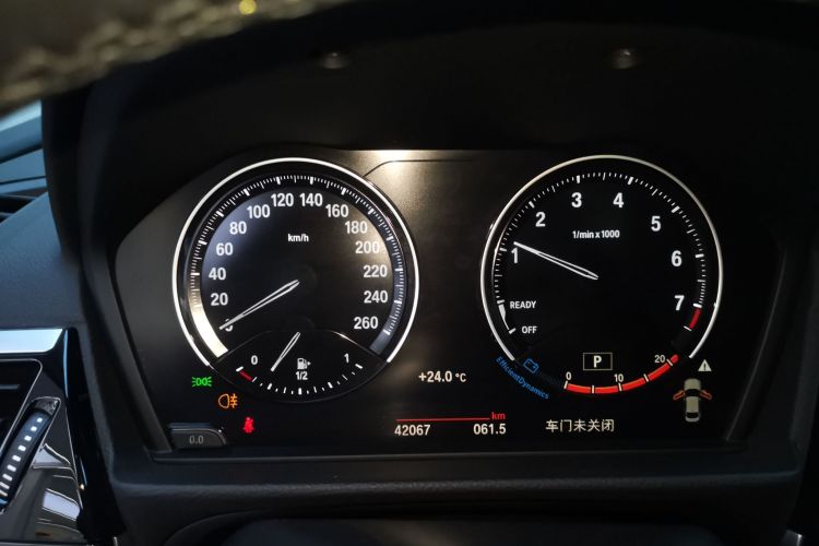 宝马1系 2021款 改款 125i M运动曜夜版中控内饰14