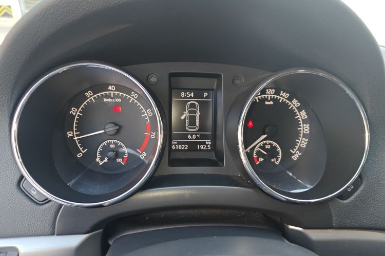 斯柯达 Yeti 2014款 1.8TSI DSG极地版中控内饰14