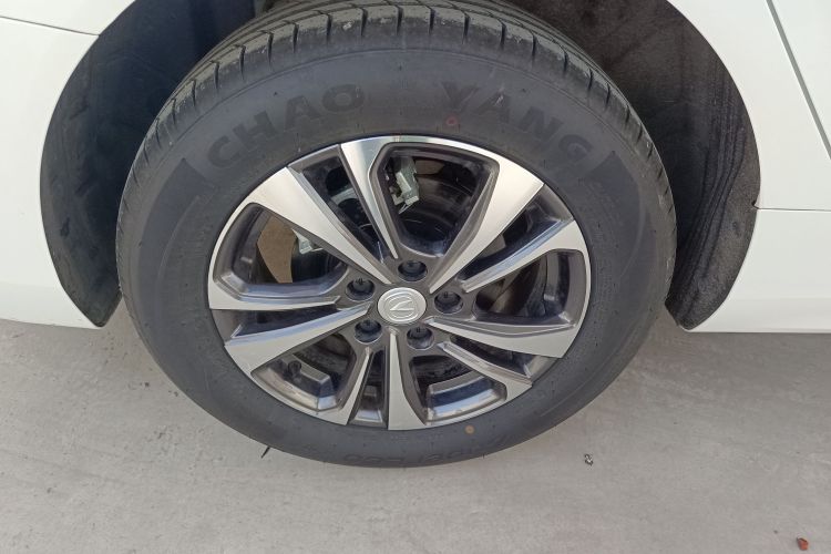 长安 逸动 2025款 PLUS 1.4T 双离合高能版车身外观6008