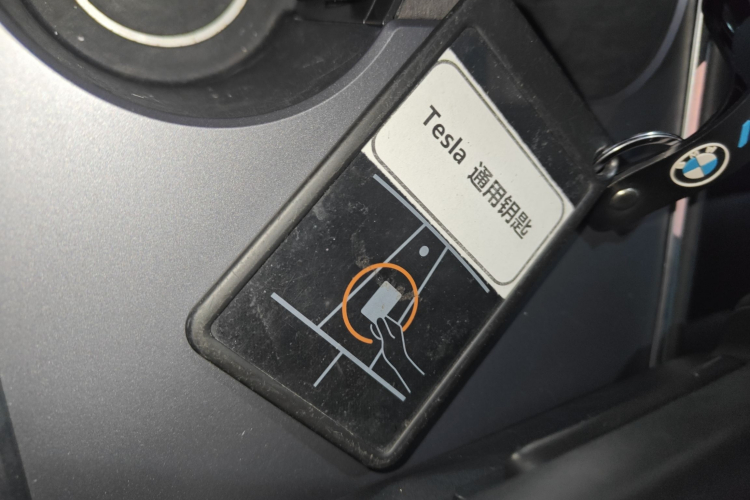 特斯拉 Model Y 2022款 改款 后轮驱动版中控内饰11