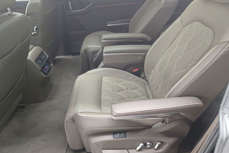 大众 威然 2022款 380TSI 尊贵版中控内饰21