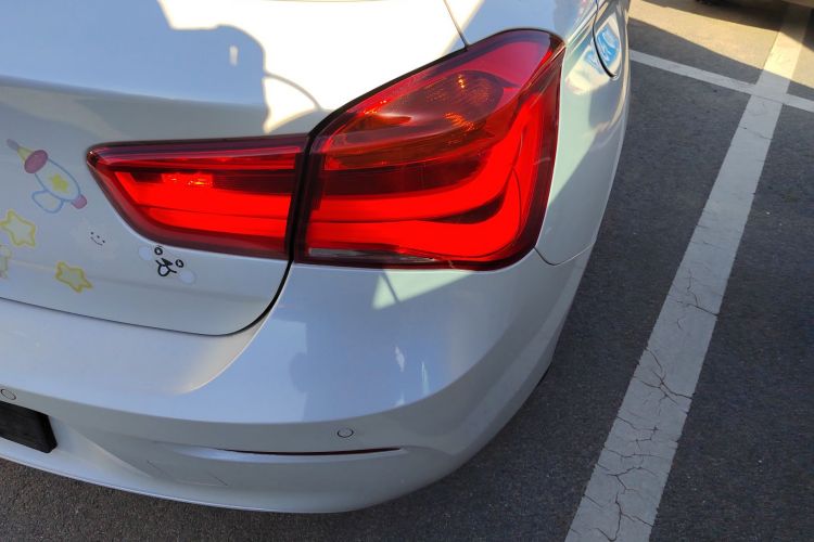 宝马1系(进口) 2018款 118i 领先型车身外观9