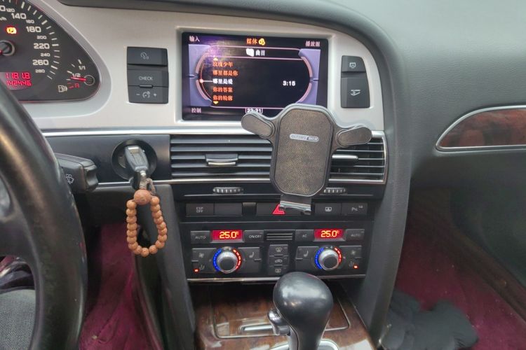 奥迪A6L 2011款 2.0 TFSI 自动舒适型中控内饰16