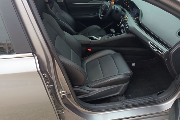 长安 逸动 2022款 PLUS 1.6L GDI CVT精英型局部细节41