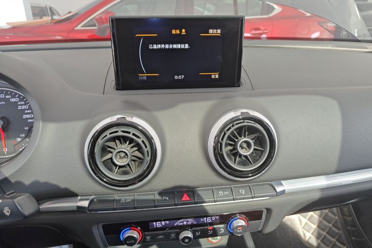 奥迪A3 2016款 Limousine 35 TFSI 风尚型中控内饰16