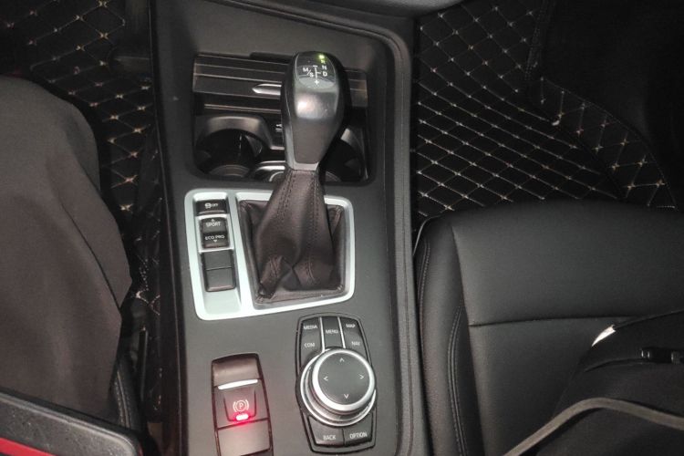 宝马1系 2019款 118i 时尚型中控内饰18