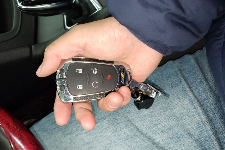 凯迪拉克XT5 2016款 28T 四驱豪华型中控内饰11