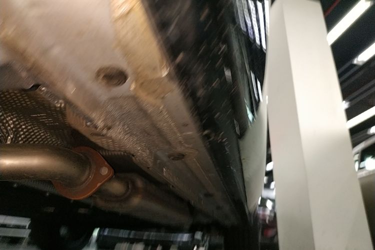 领克08 EM-P 2023款 120km 长续航Halo机舱底盘30