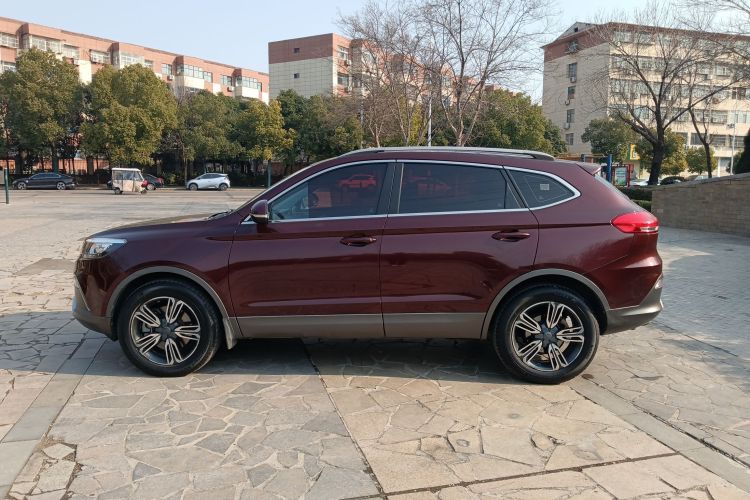 猎豹汽车 猎豹CS10 2017款 1.5T CVT尊贵型车身外观4