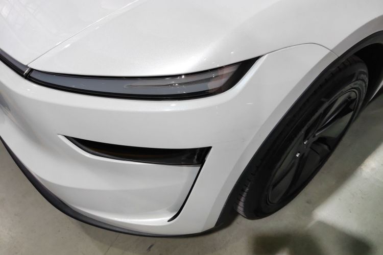特斯拉 Model Y 2025款 长续航全轮驱动版局部细节36
