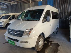 上汽大通MAXUS 新途V80 2021款 2.0T 手动经典傲运通短轴中顶7/8/9座