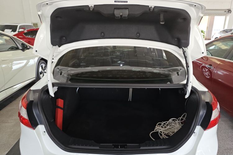 福特 福克斯 2012款 三厢 1.6L 自动舒适型机舱底盘23