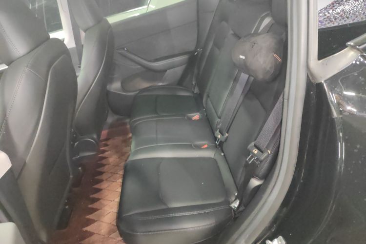 特斯拉 Model Y 2023款 高性能全轮驱动版中控内饰7004