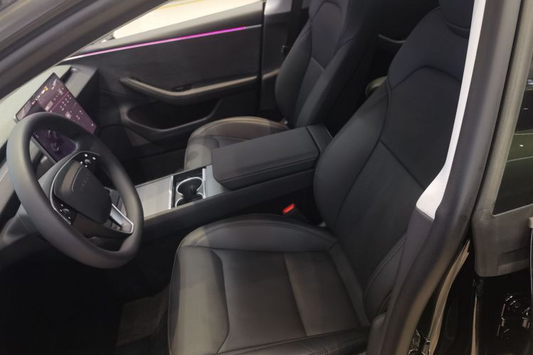 特斯拉 Model 3 2023款 长续航全轮驱动版中控内饰21