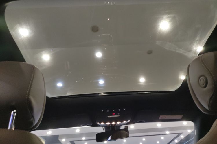 奔驰E级 2023款 改款 E 300 L 运动时尚型中控内饰22