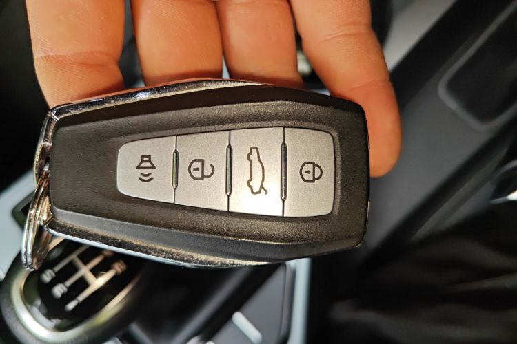 吉利汽车 帝豪 2021款 UP 1.5L 手动豪华型中控内饰7001