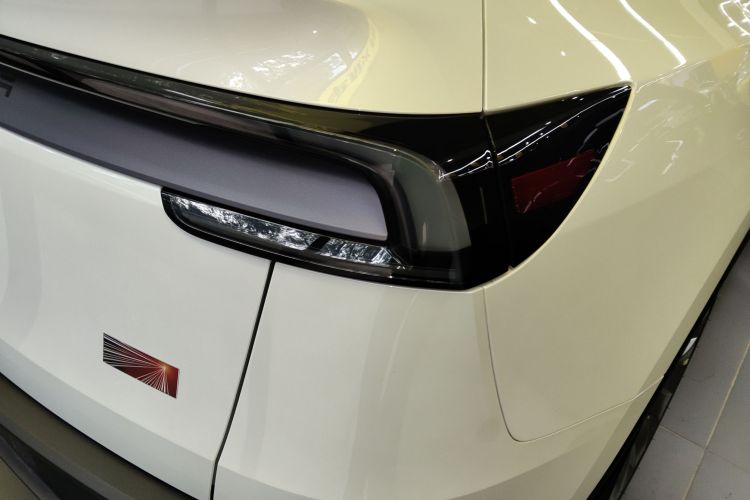 特斯拉 Model Y 2025款 后轮驱动 首发版车身外观9